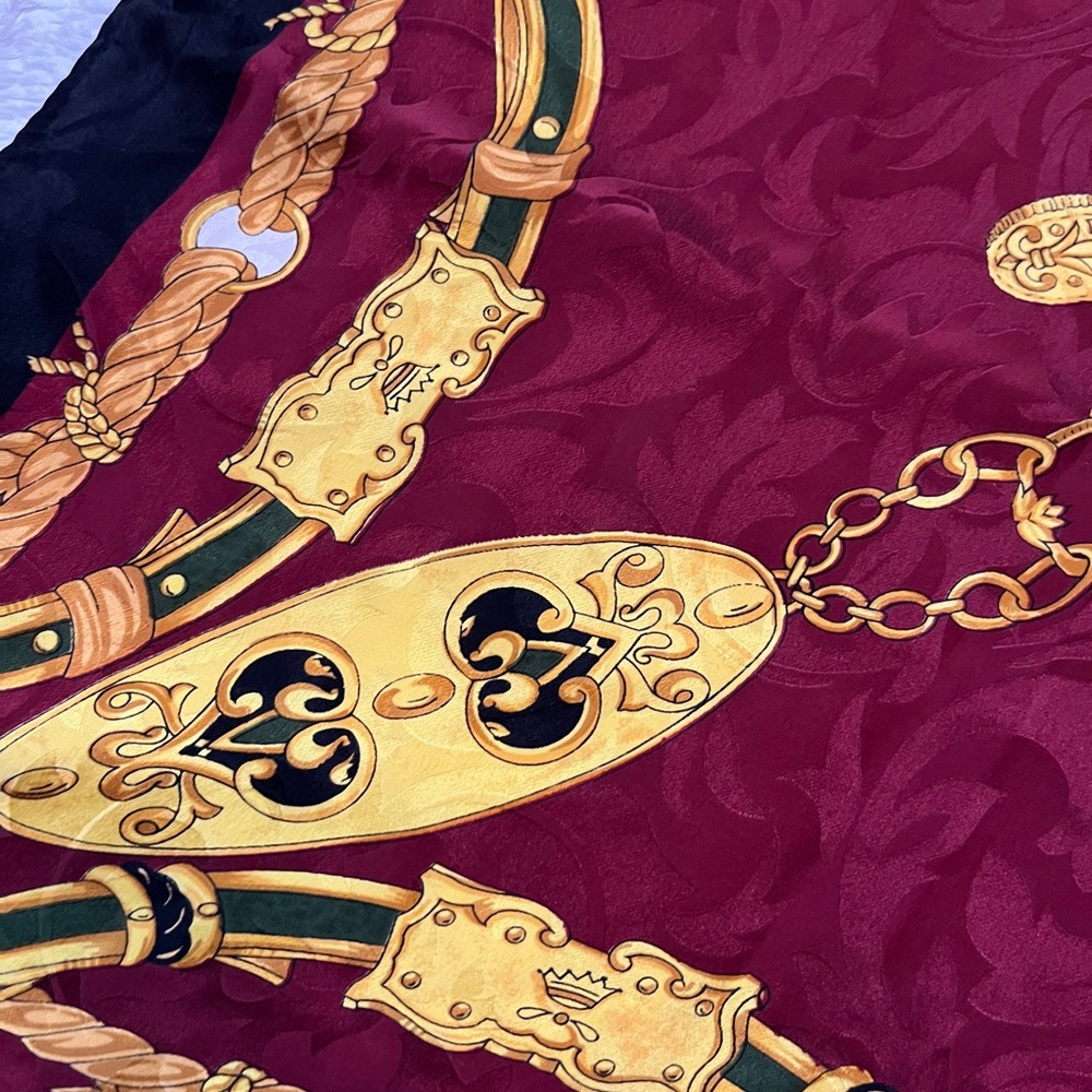Giorgio Sermoneta 100% Italian silk scar Elegant Red and Gold Scarf 33” x 33” - Picture 4 of 12